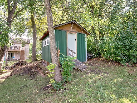 4th image of 320 4th Ave NE