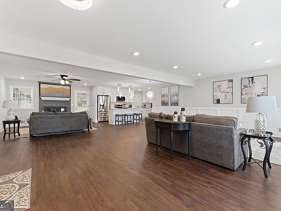 4th image of 2842 Peeler Rd