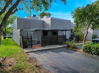 1640 NW 113th Ave, Pembroke Pines, FL 33026