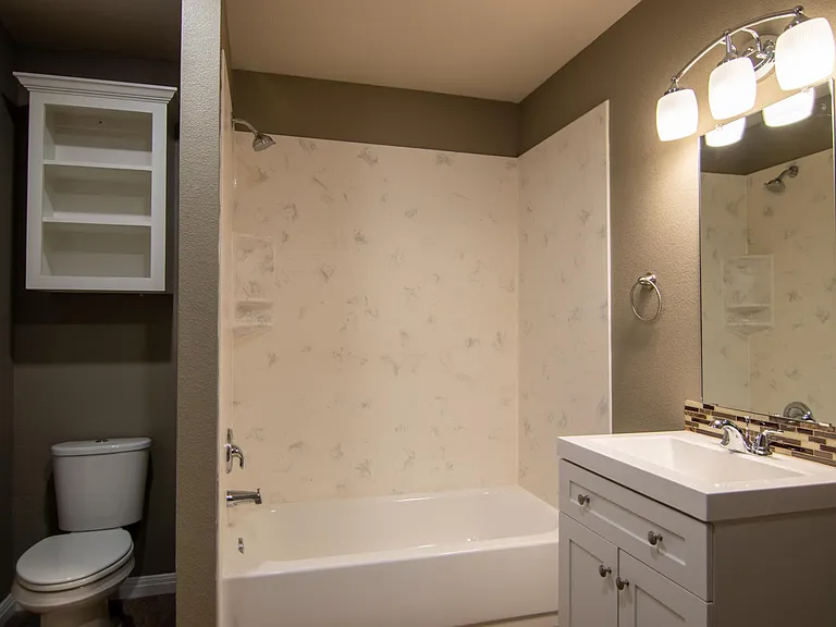 Creekside Apartments — Photo 41