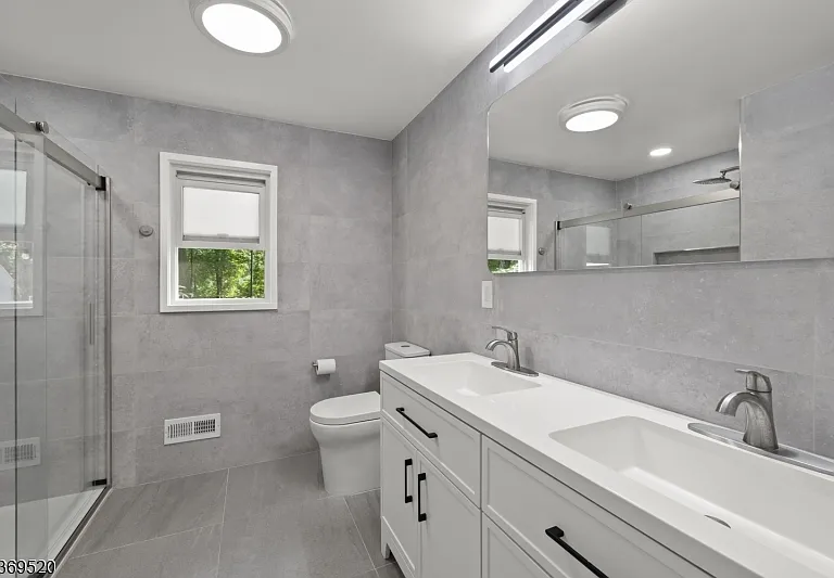 400 Hobart Ave — Photo 10