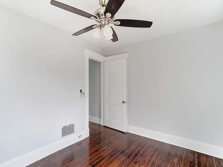 2307 Center St — Photo 28