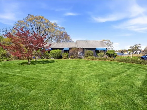 585 Meadow View Ave, Warwick, RI 02889