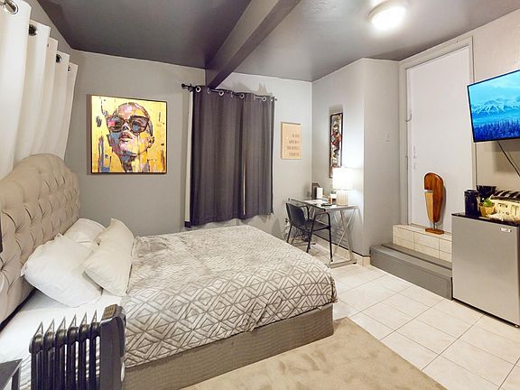 2nd image of 230 Rhine St #2