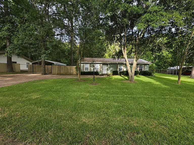 143 Roadrunner Ln — Photo 1