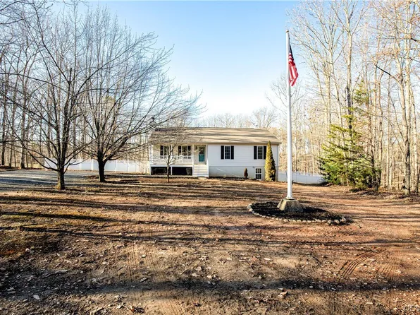 160 Lakeside Dr, Louisa, VA 23093