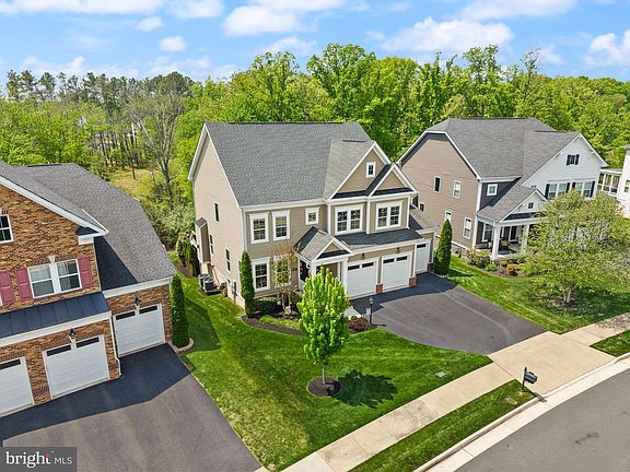 5th image of 40865 Glenpane Way NE