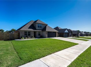 706 W Jillian St, Siloam Springs, AR 72761