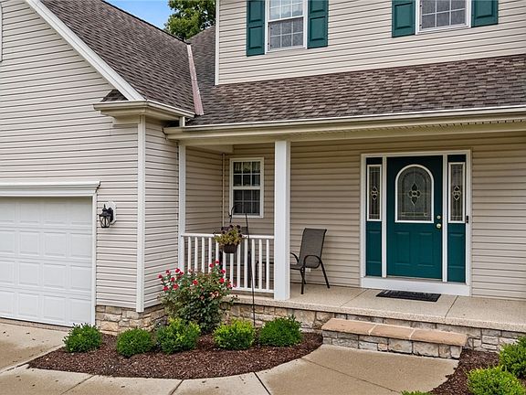 4th image of 100 Bellmore St