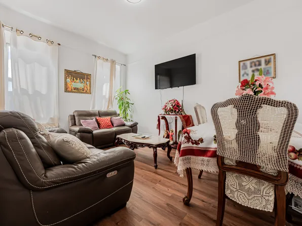 2884 Valentine Avenue image 4 of 26