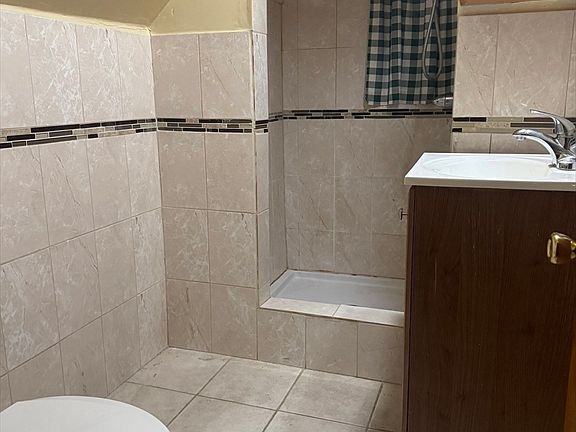 5th image of 43 Fairmont St Floor 3