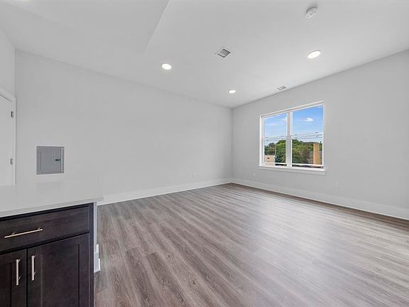 4th image of 660 Grand St APT 403