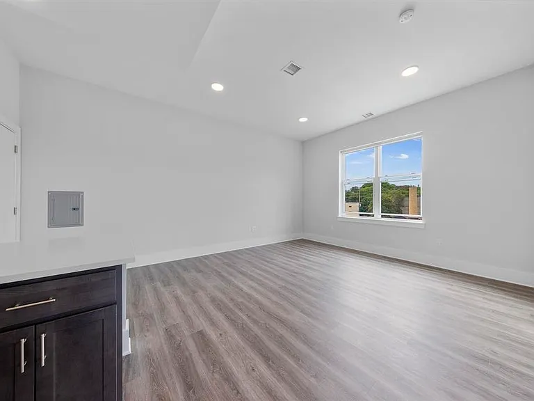 660 Grand St #403 — Photo 4