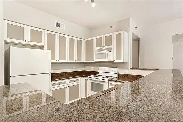 1315 East Blvd #406 — Photo 5