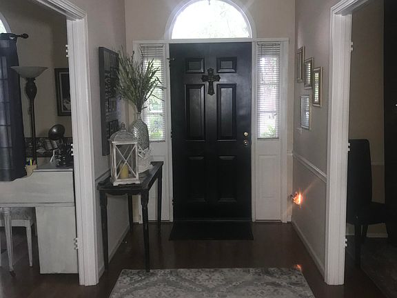 4th image of 839 Chaucer Dr