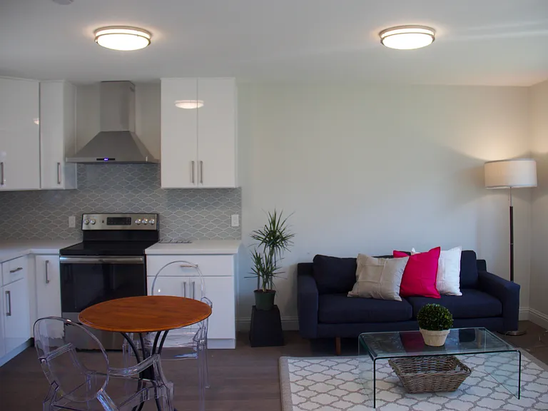 877 Willow St #1 — Photo 2