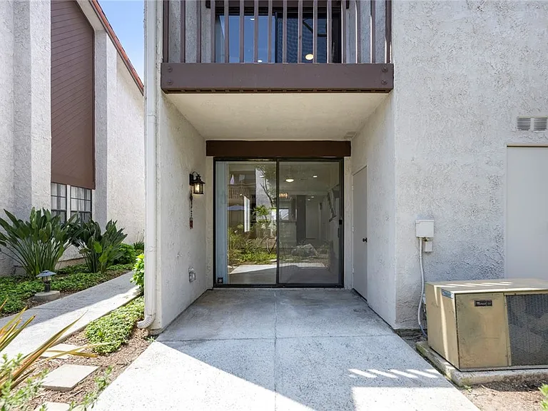 319 Molokai Dr — Photo 14