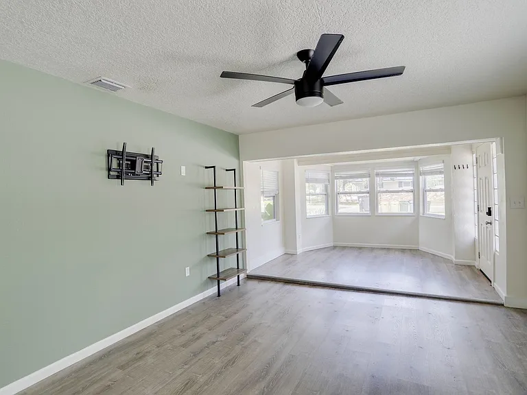 1316 S Bumby Ave — Photo 7