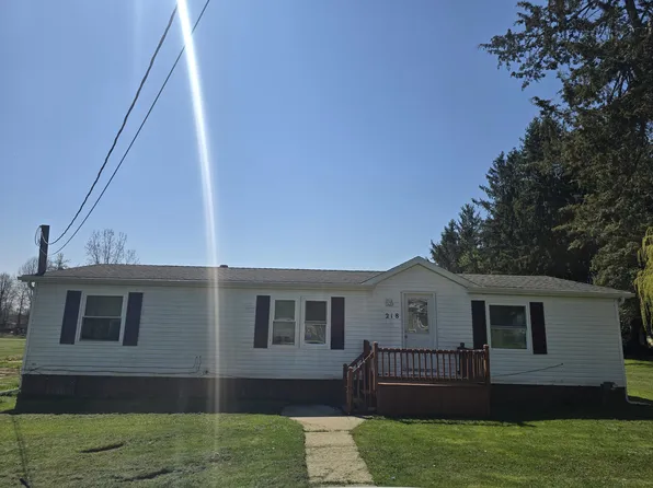 218 E Lake St, Crystal, MI 48818