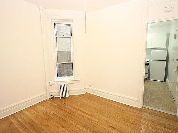 4th image of 634 E 14th St APT 8