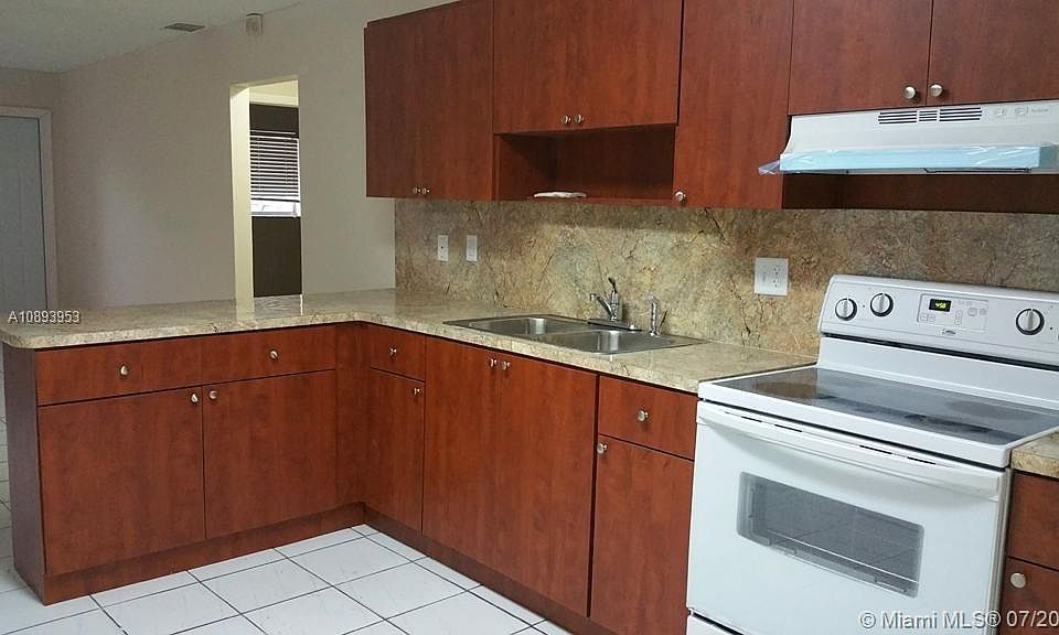 1st image of 1618 Sunrise Blvd #0