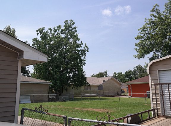 3rd image of 336 Bannerwood Dr