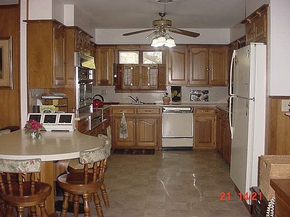 4th image of 215 N Texas St