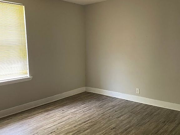 3rd image of 2717 Folts Dr