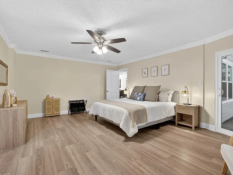 3520 Clifden Dr — Photo 8
