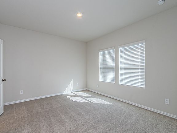 5th image of 801 Leavenworth Dr