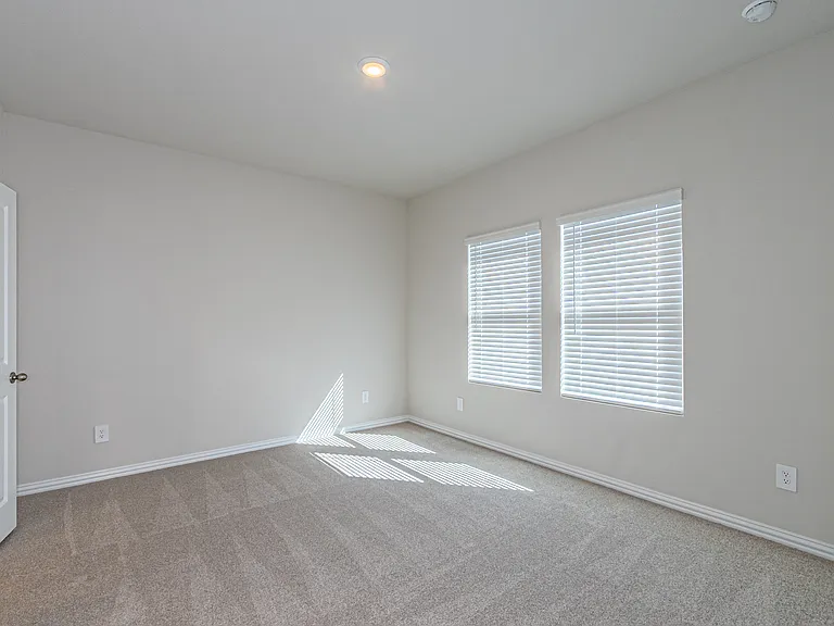 801 Leavenworth Dr — Photo 5