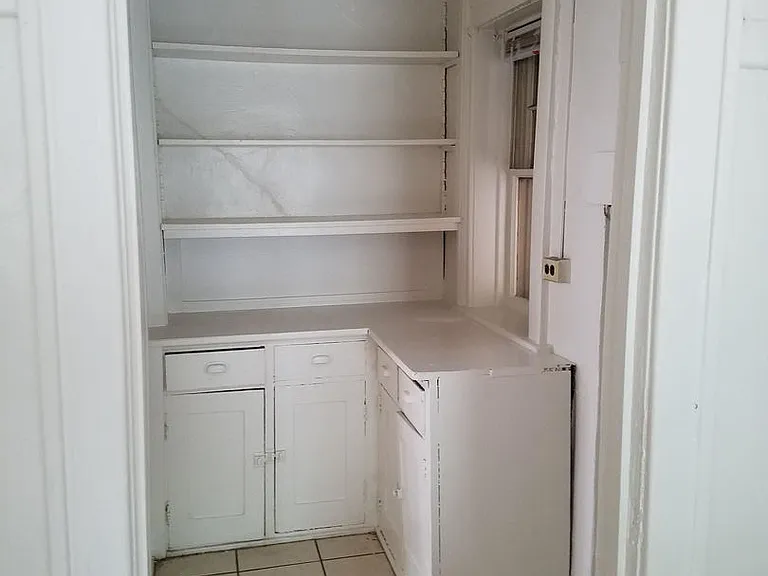 2528 N Maryland Ave — Photo 22