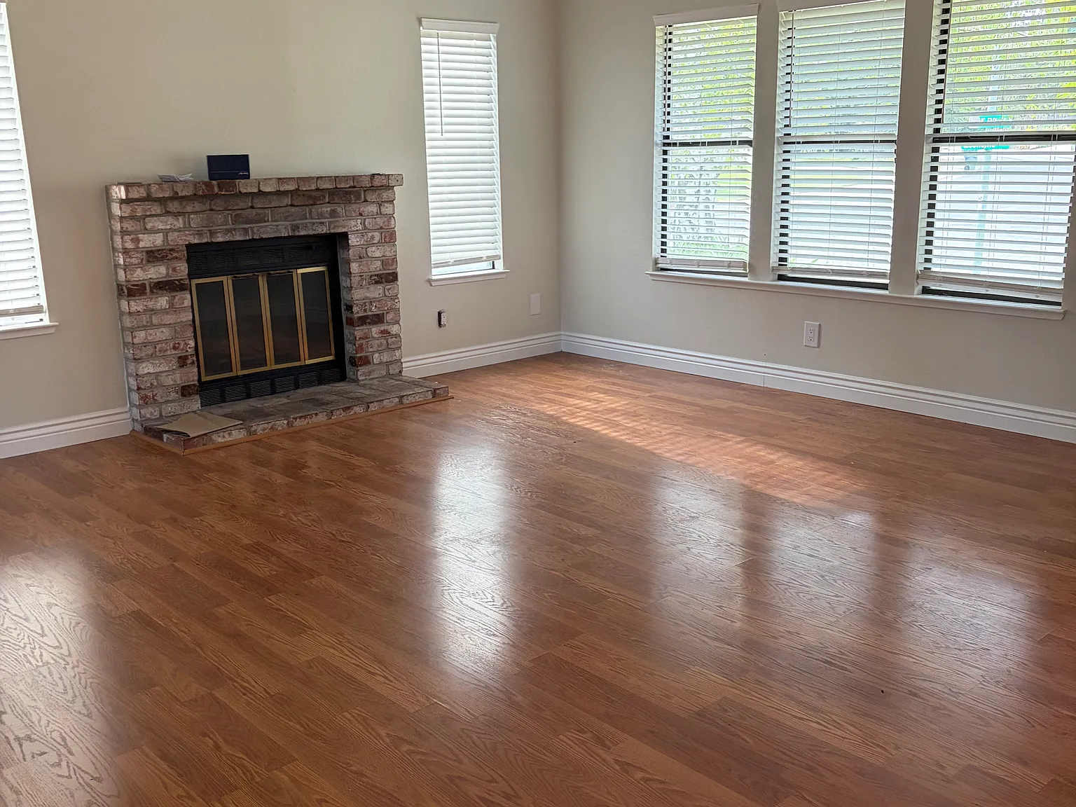 3 bed, 1345 sqft, $3,100 — Photo 4