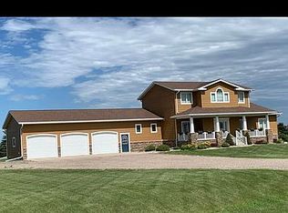 3016 83 1/2 Ave SE, Jamestown, ND 58401