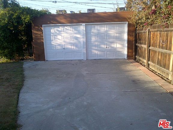 4th image of 740 W 21st St