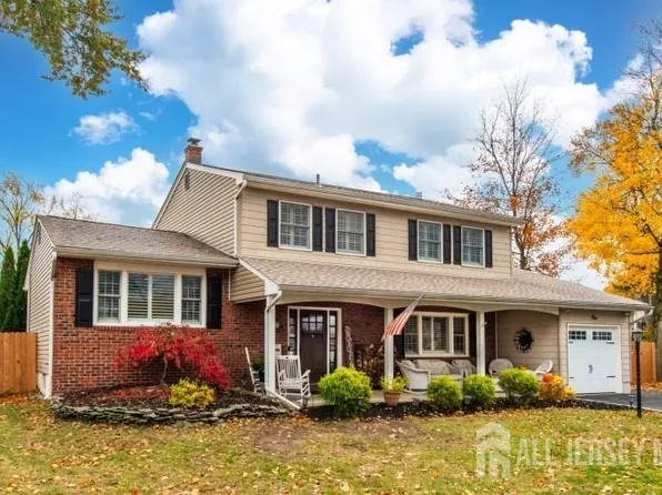 5 Wells Pl, Middlesex, NJ 08846