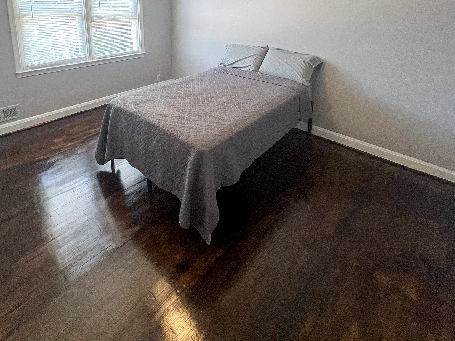 4 bed, 2.0 bath, 2200 sqft, $862 — Photo 2