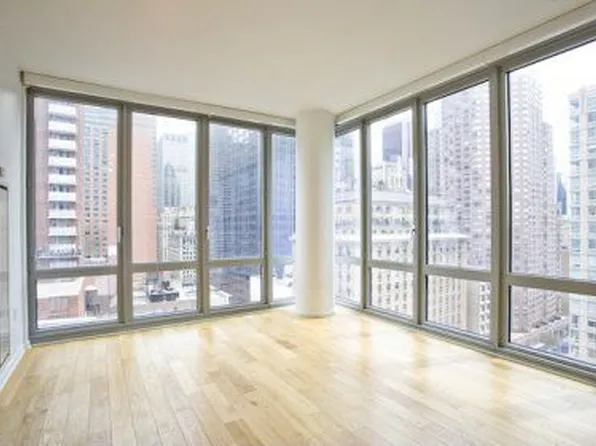310 W 52nd St APT 17A, New York, NY 10019