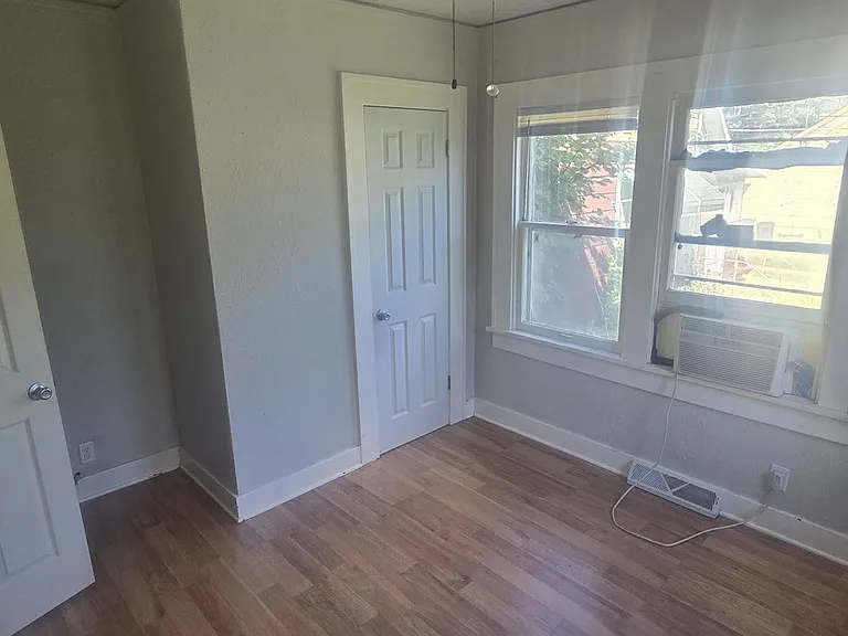 118 S B St #1 — Photo 4