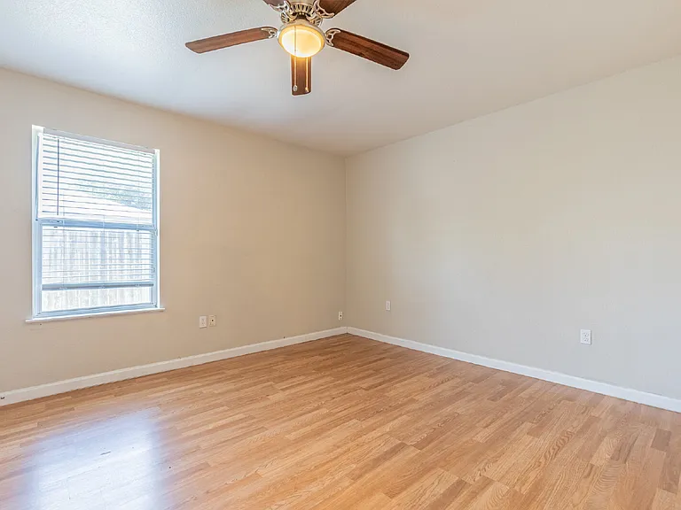 3727 Aragon Dr — Photo 18