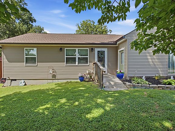 4th image of 1330 Chippendale Cir