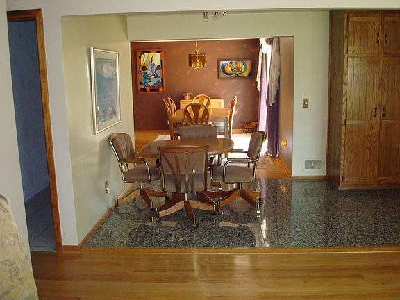 Eat-in Kitchen & Dining Room