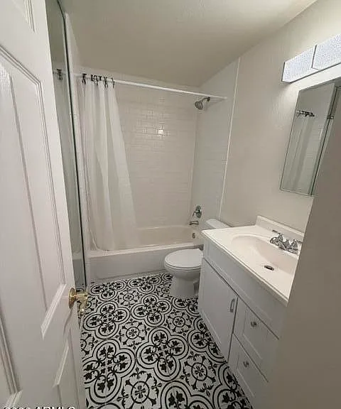 423 W 14th St — Photo 15