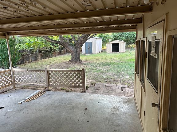 3rd image of 6963 Crabtree Ln