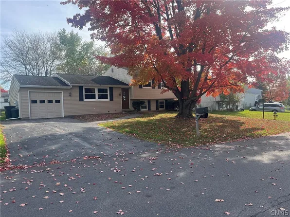 8180 Mantova Dr, Clay, NY 13041