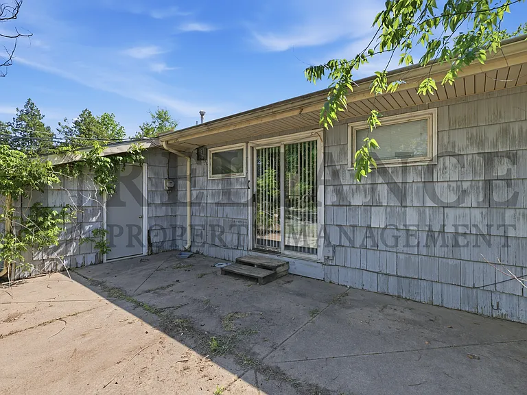 4853 S Madison Ave — Photo 13