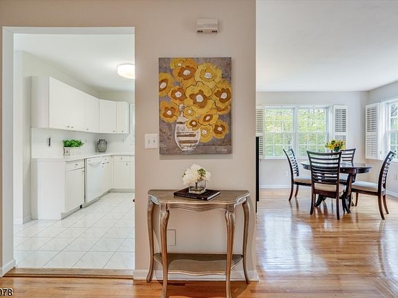 2nd image of 37 Berkeley Sq #37