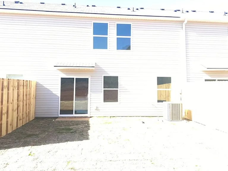 110 Marina Dr — Photo 2