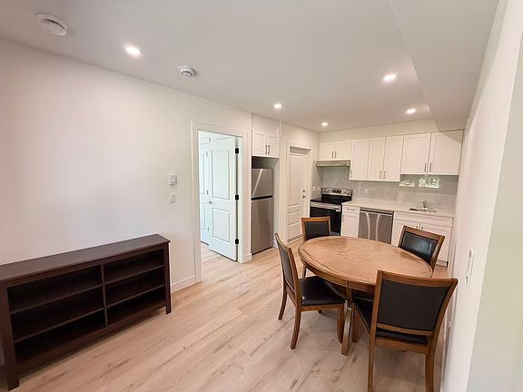 2nd image of 4750 Barker Cres