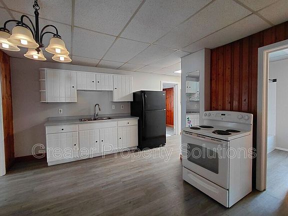 3rd image of 158 N Union St APT A